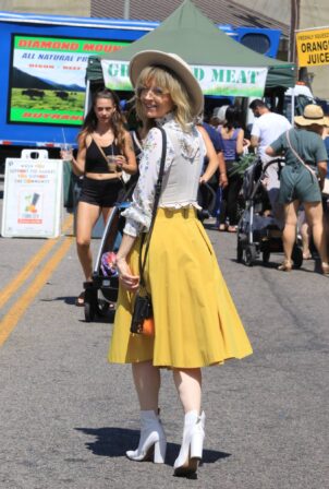 Lindsey Stirling - Spotted at the farmers market in Los Angeles