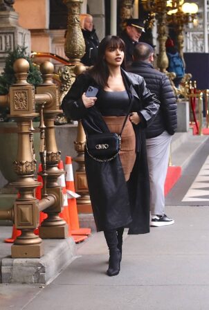 Lisa Ramos - Heads out in leather to a business meeting in on 5th Ave in New York