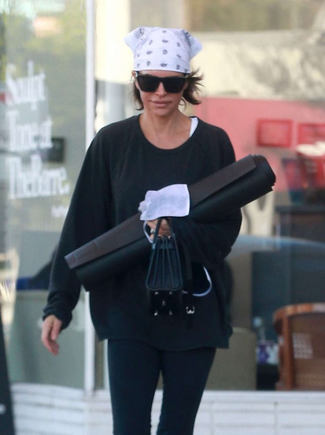 Lisa Rinna - Attends a yoga class in Studio City