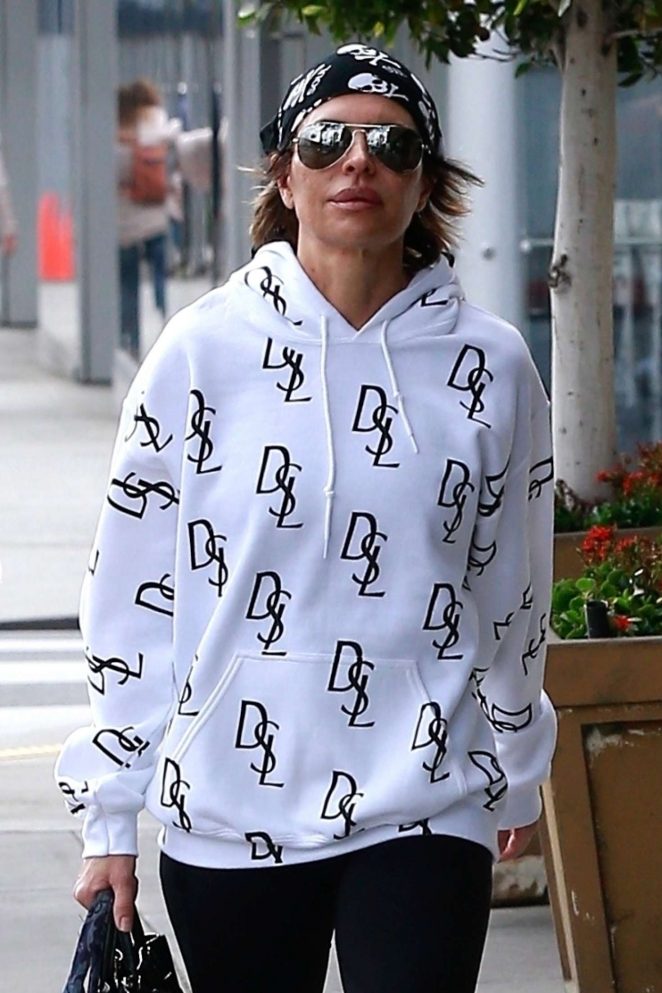 Lisa Rinna - Leaving the SoulCycle gym in Beverly Hills