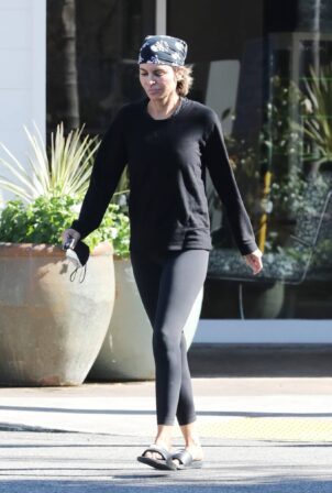Lisa Rinna - Seen after a yoga class in Los Angeles