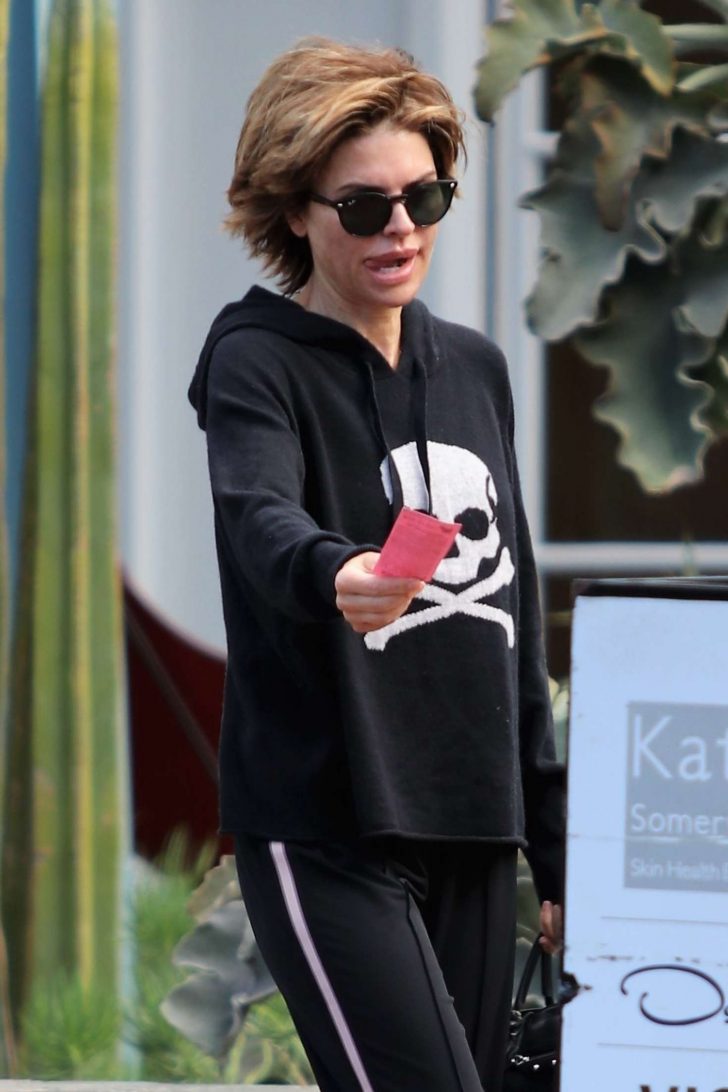 Lisa Rinna - Shopping in Los Angeles