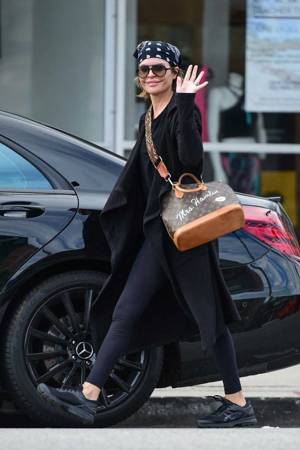 Lisa Rinna smile after a Yoga class in Studio City