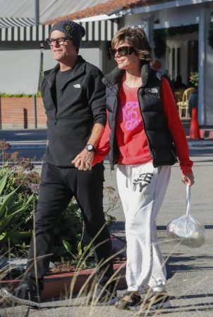 Lisa Rinna - With her husband Harry Hamlin at the popular Beverly Glen Deli in Los Angeles
