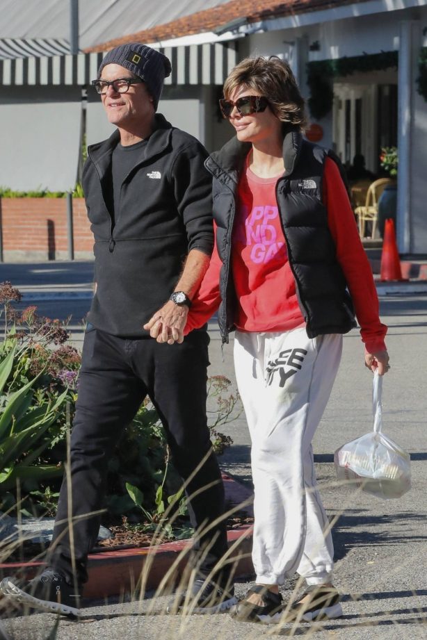 Lisa Rinna - With her husband Harry Hamlin at the popular Beverly Glen Deli in Los Angeles
