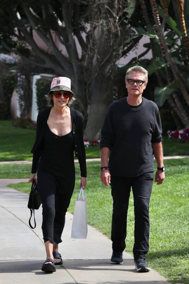 Lisa Rinna - With her husband Harry Hamlin leave the Beverly Hills Hotel