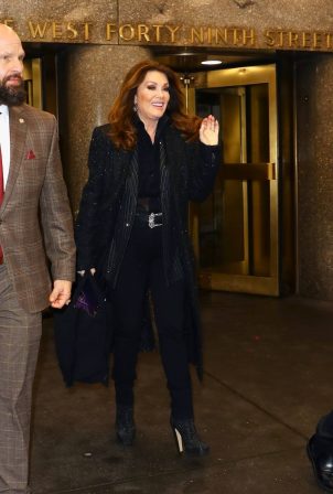Lisa Vanderpump - Leaving NBC's Rockefeller Center in New York