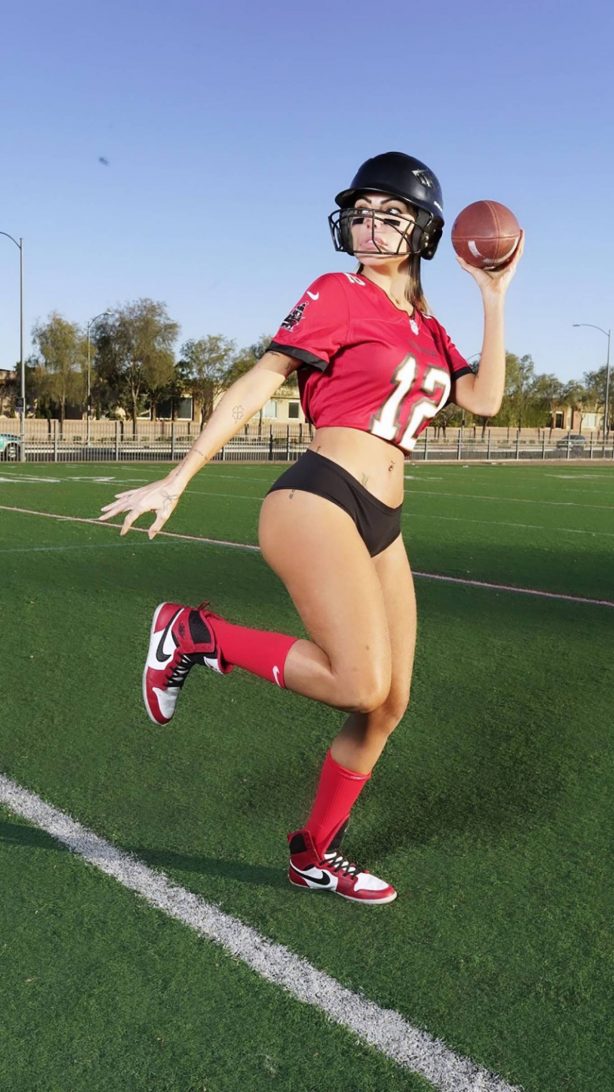 Liziane Gutierrez - Super Bowl photo shoot in Miami