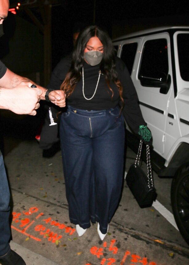 Lizzo - Arriving for dinner at Craig's in West Hollywood