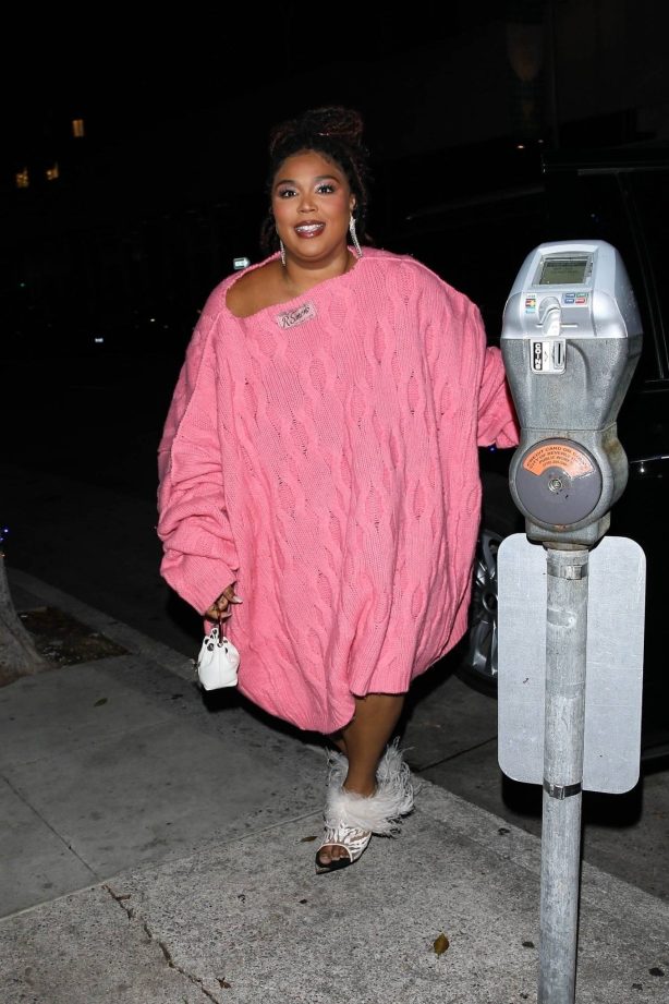 Lizzo - Arriving for dinner with friends at celebrity hotspot Mr Chow in Beverly Hills
