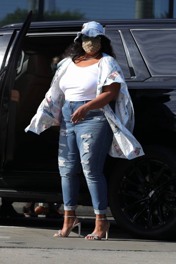 Lizzo - Seen leaving Catch LA after an Easter lunch in Los Angeles