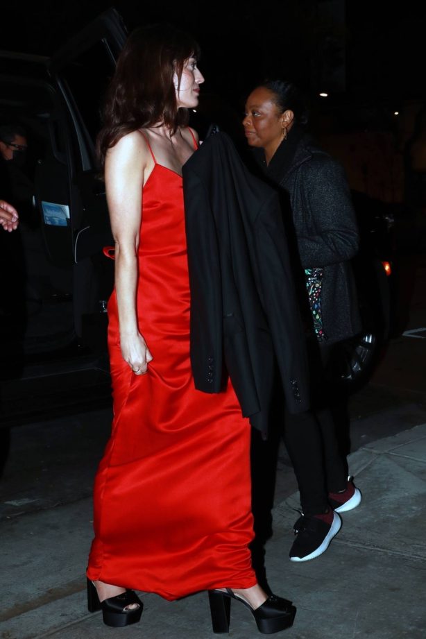 Lizzy Caplan - Arriving at Paramount's after-party in West Hollywood