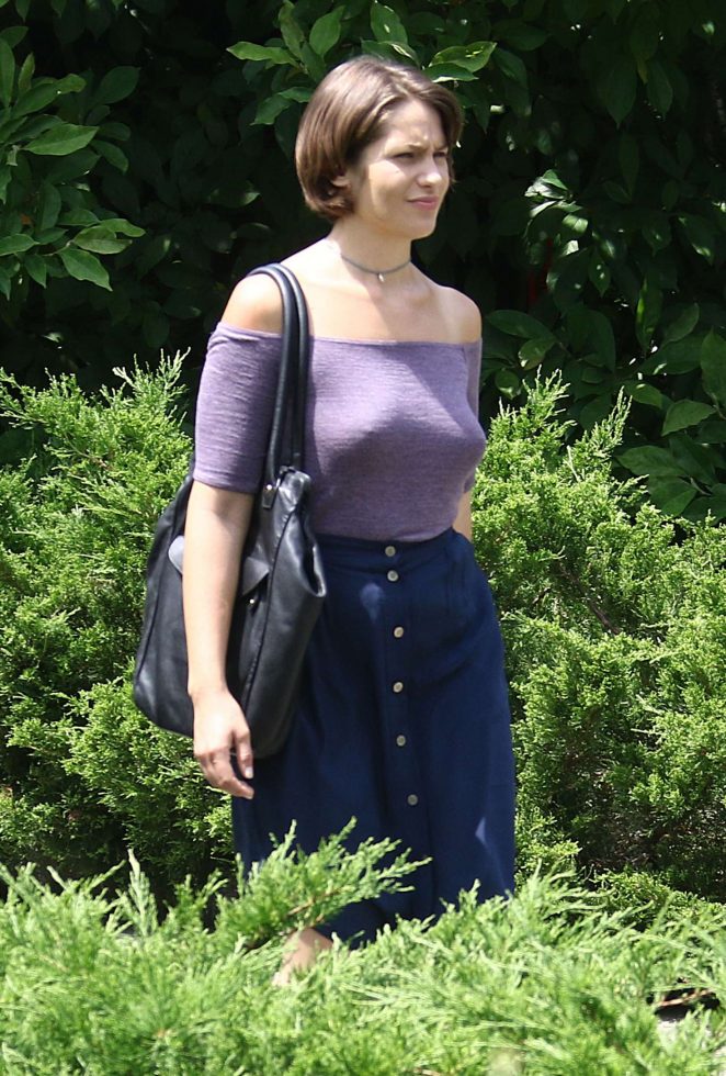 Lola Kirke - Filming the Amazon Prime series 'Mozart in the Jungle' in Riverdale