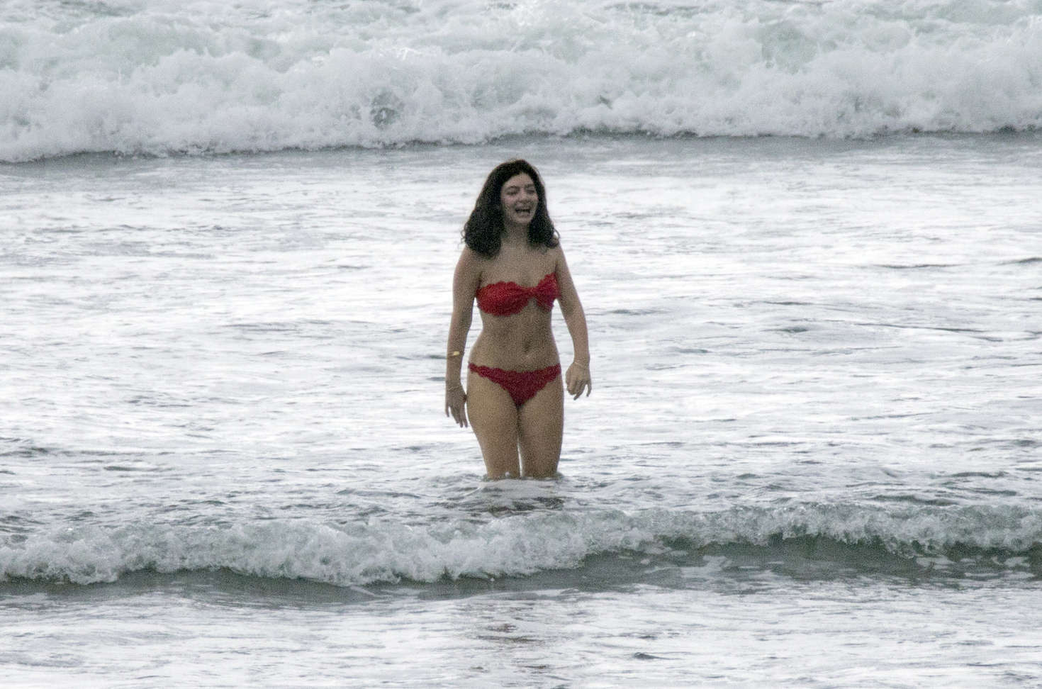 Lorde 2016 : Lorde in Red Bikini -16. 