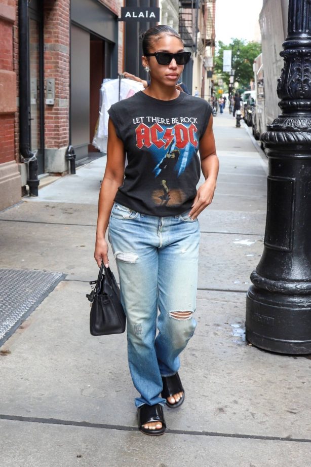 Lori Harvey - Spotted going out in Manhattan