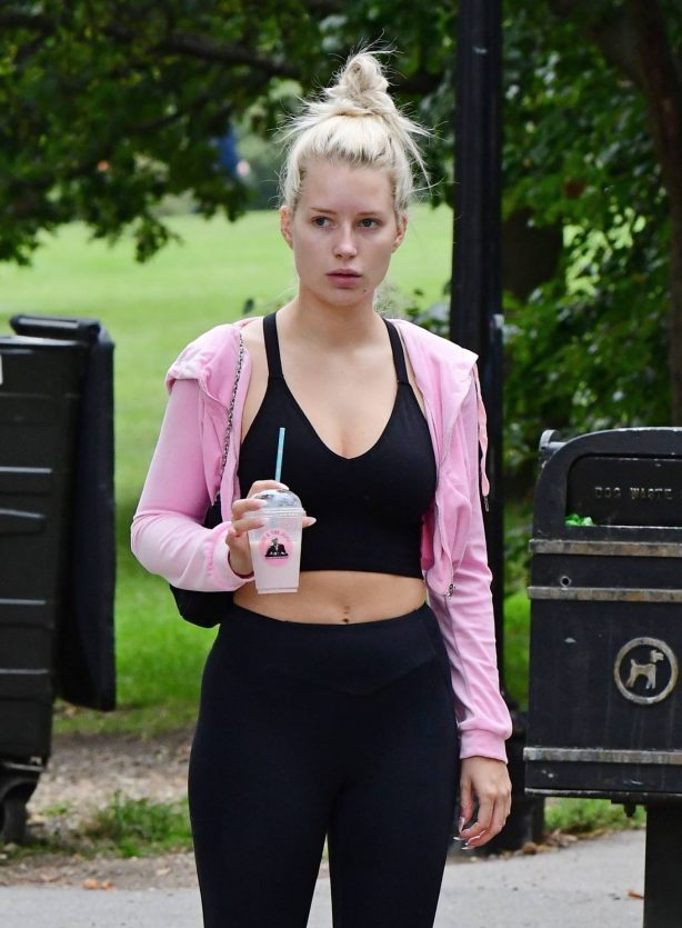 Lottie Moss - Makeup-free with a friend in North London
