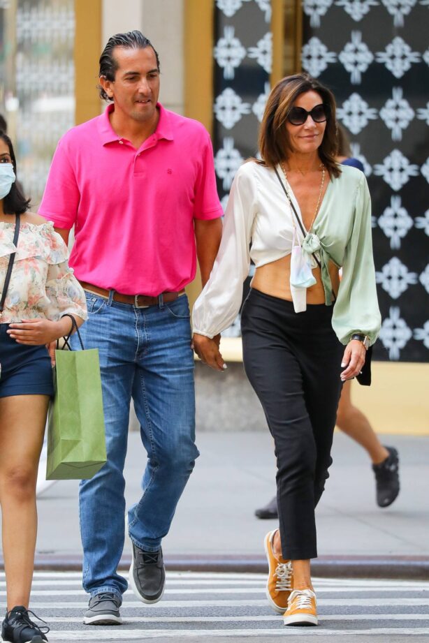 Luann de Lesseps - Seen with a mystery man on Fifth Avenue in New York