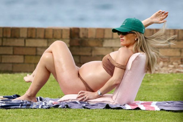 Lucy Graham - Enjoys a day at Bronte Beach in Sydney