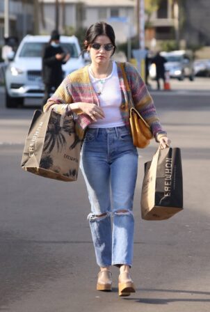 Lucy Hale - Grocery shopping at Erewhon Organic Grocers in Los Angeles