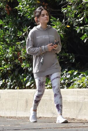 Lucy Hale - Solo hiking session in Studio City