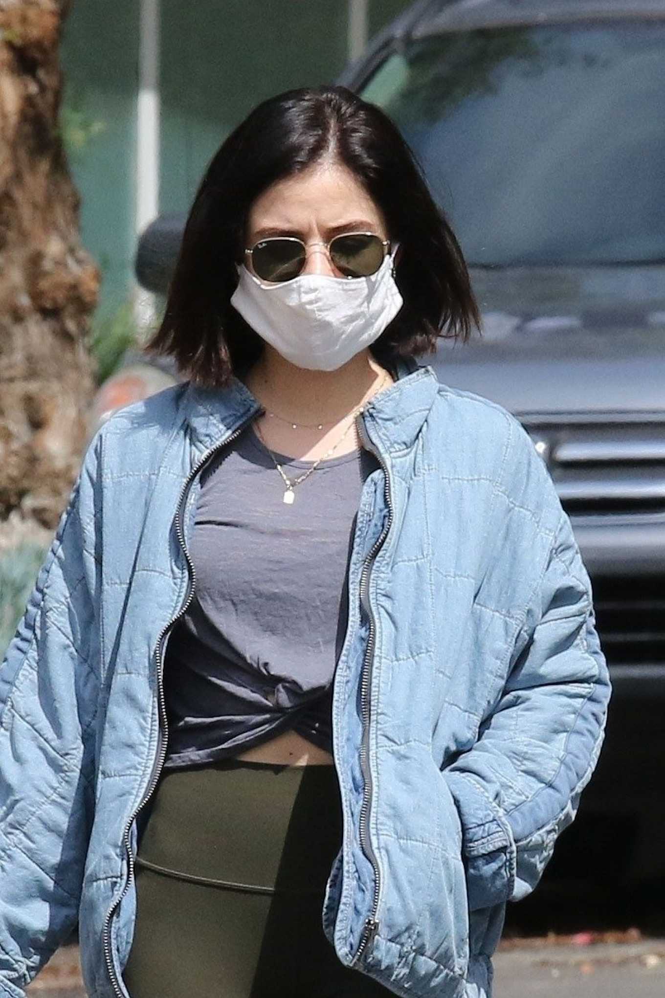Lucy Hales â€“ Wears a protective mask while walk with Elvis