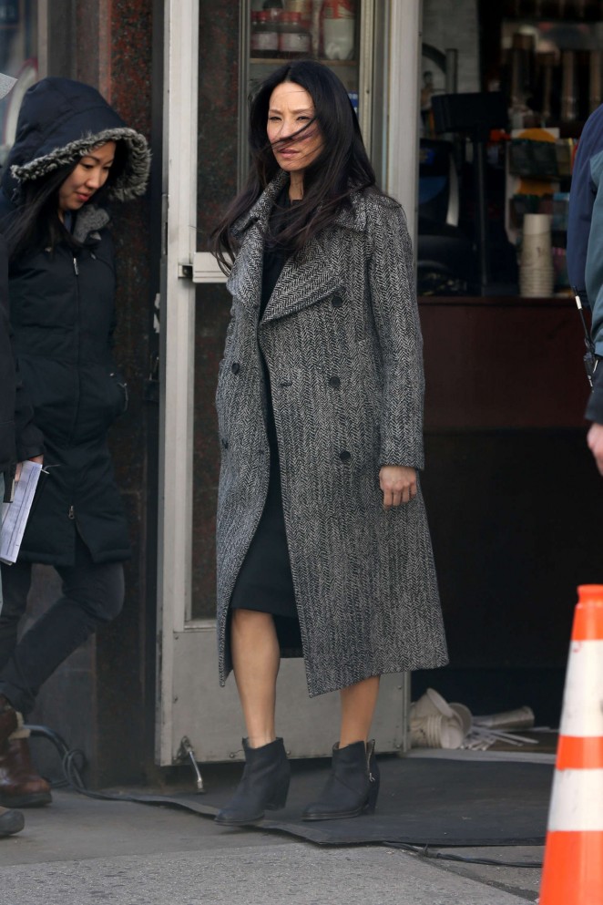 Lucy Liu - Filming 'Elementary' set in New York City