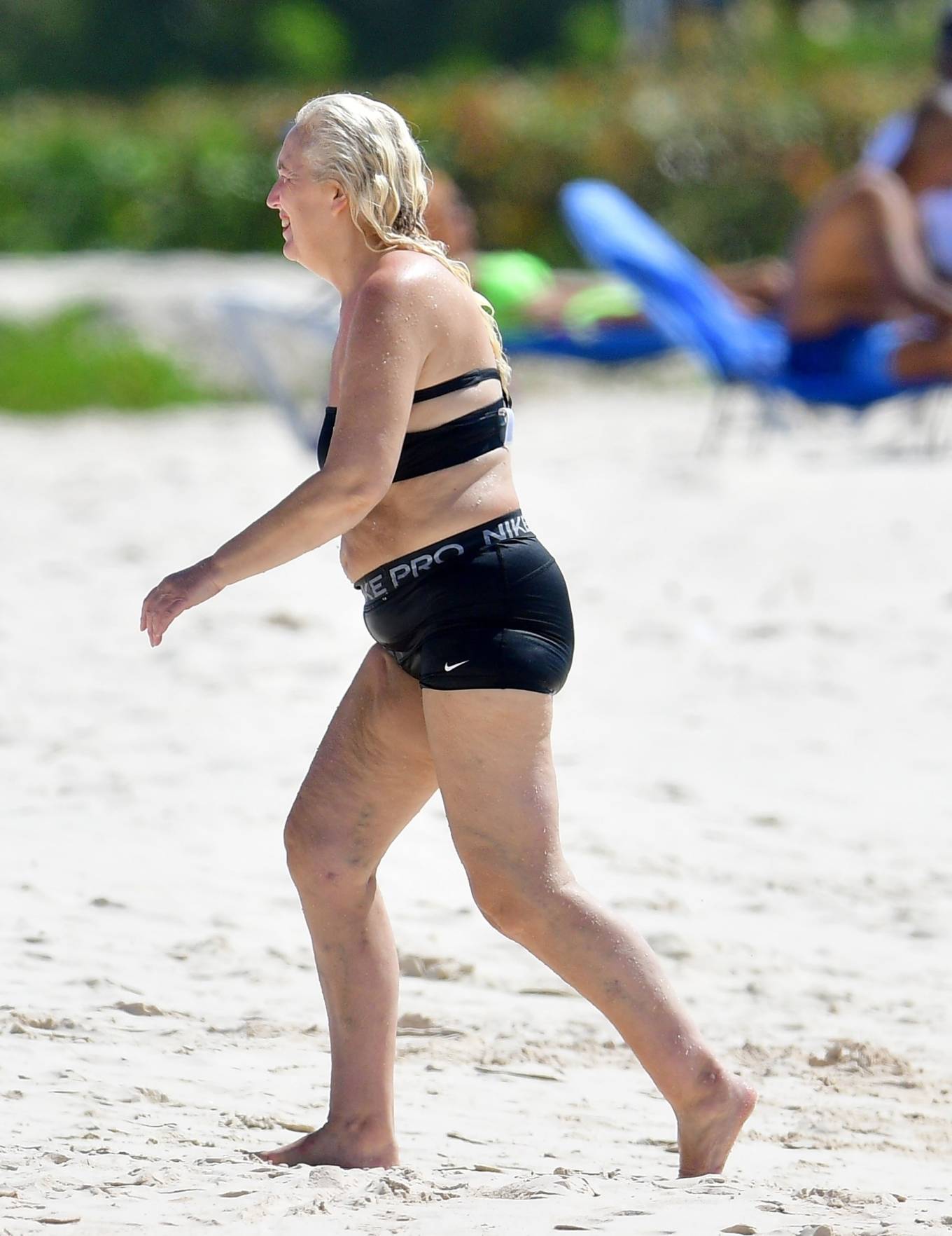 Lydia Bright 2023 : Lydia Bright – With her sister Romana on the beach in Barbados-21