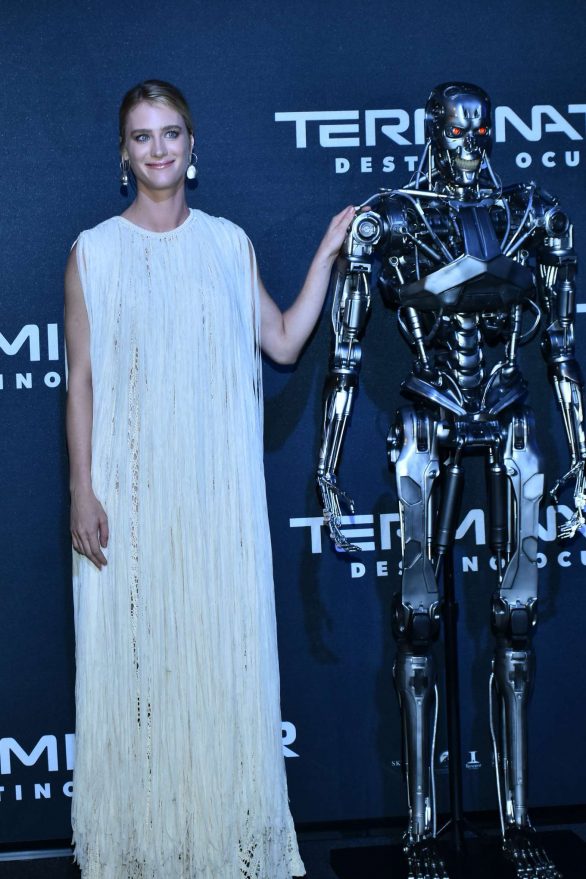 Mackenzie Davis - Possing at Terminator: Dark Fate premiere in Mexico City