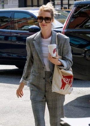 Mackenzie Davis returns to her hotel in New York