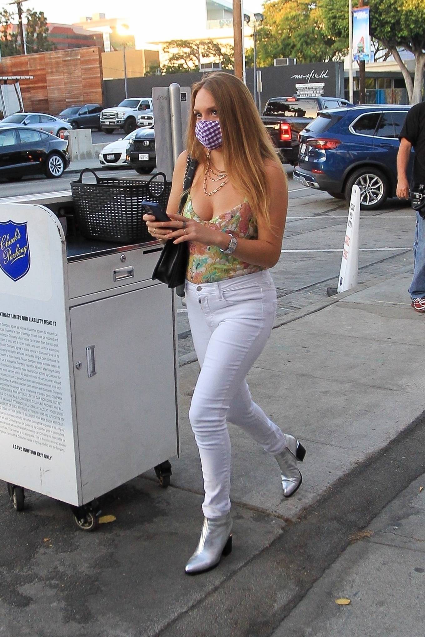 Maddie Ziegler 2021 : Maddie Ziegler – Seen arriving at Craigs in West Hollywood-07