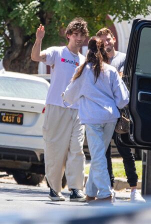 Madison Beer – arrives at a friends home in Los