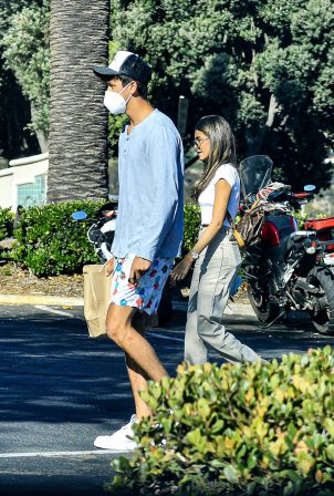 Madison Beer - Go for Sushi lunch in Calabasas