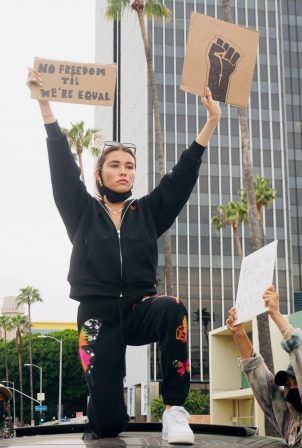 Madison Beer - Joins the protests against the killing of George Floyd in Los Angeles