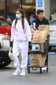 Madison Beer - Shopping at a grocery store in Los Angeles