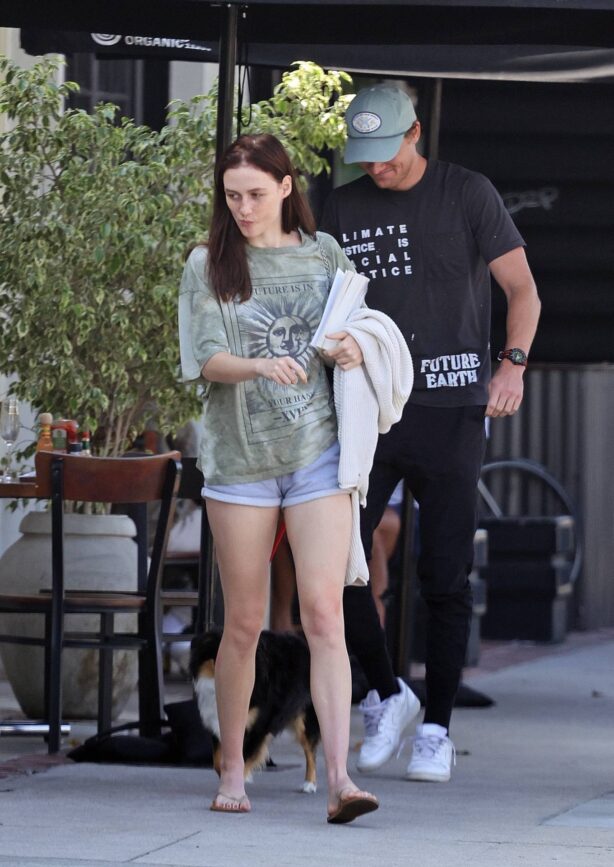 Madison Lintz - Is seen at the Aeirloom cafe in Studio City