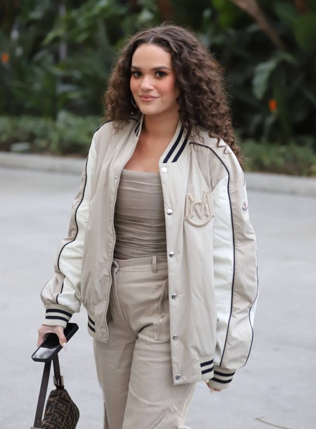 Madison Pettis - Arrives in style at Lakers game in light beige ensemble in LA