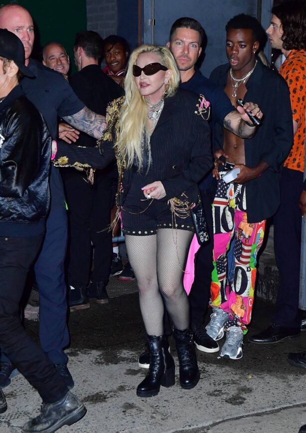 Madonna - Leaving her show in New York