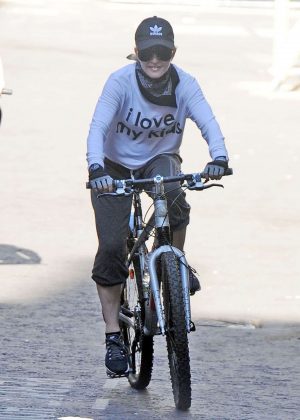 Madonna - Riding her bicycle in London