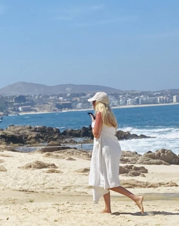 Maeve Reilly - Spotted at the beach in Cabos