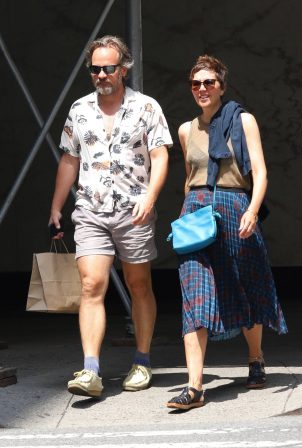 Maggie Gyllenhaal - With her husband Peter Sarsgaard seen after lunch in Manhattan