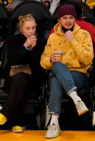 Maika Monroe - Phoenix Suns play the Los Angeles Lakers at Staples Center