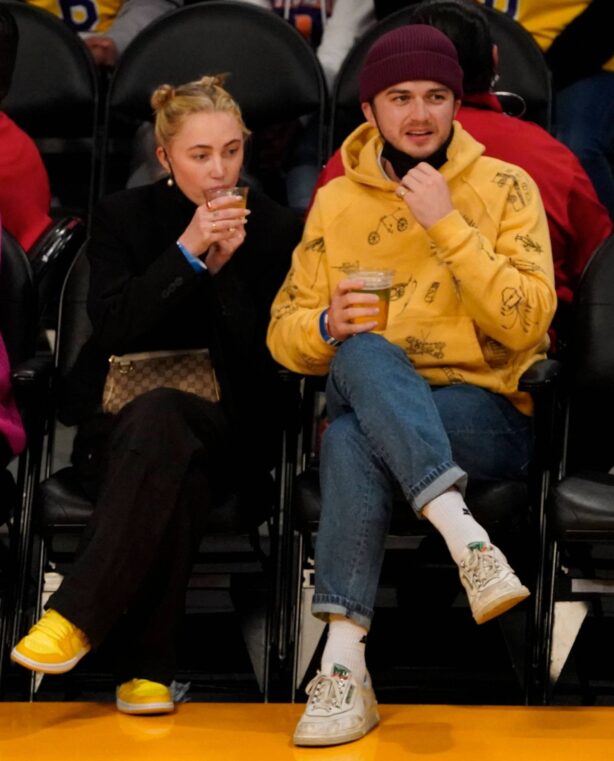 Maika Monroe - Phoenix Suns play the Los Angeles Lakers at Staples Center
