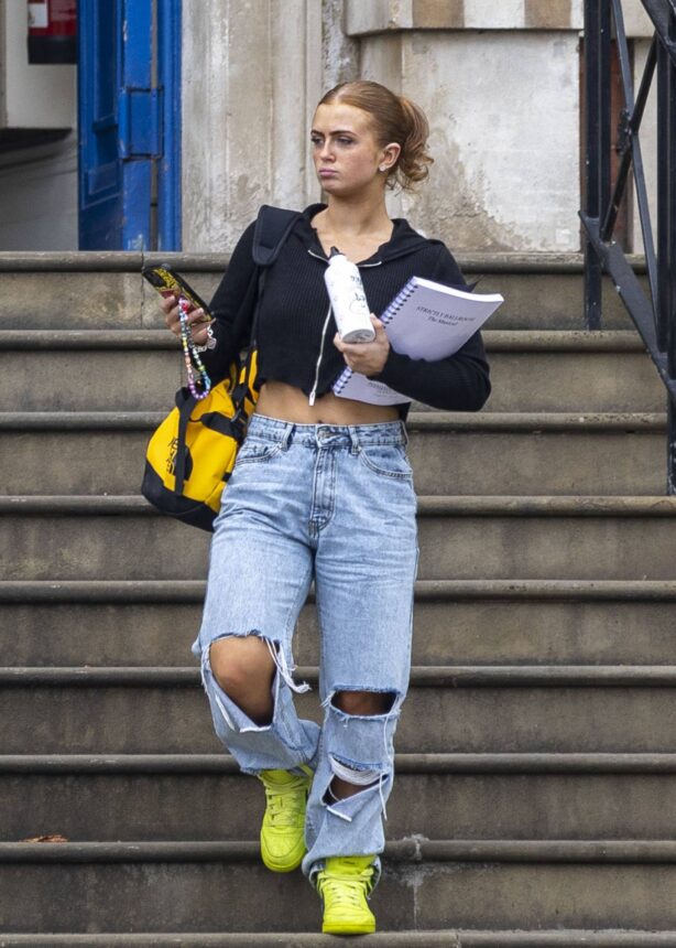 Maisie Smith - Steps out in London