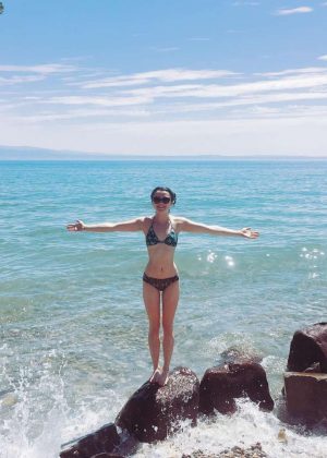 Maisie Williams in Bikini - Instagram