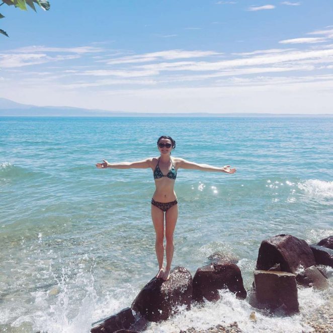 Maisie Williams in Bikini - Instagram