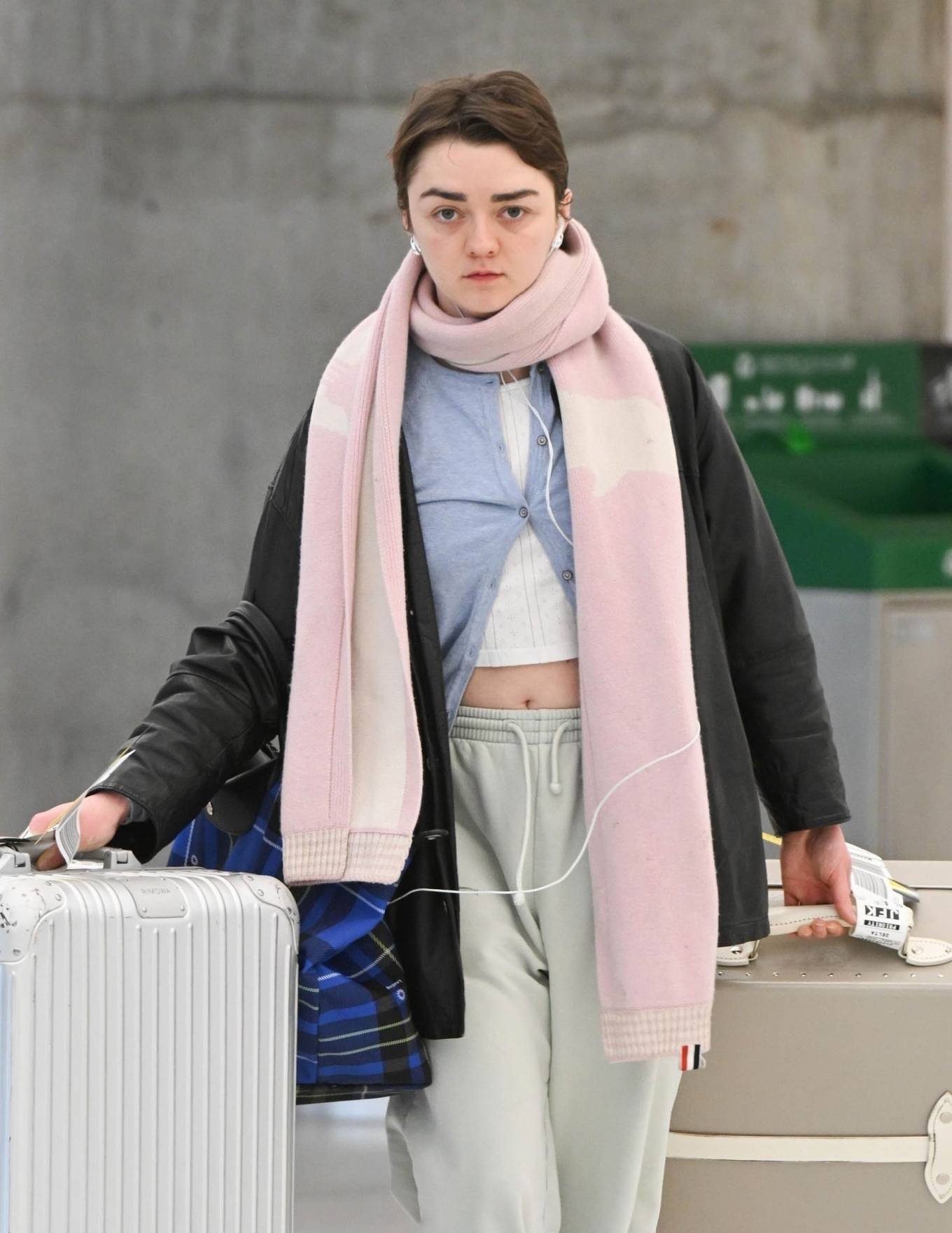 Maisie Williams - Spotted at JFK airport in New York