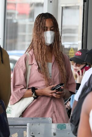 Malia Obama - Seen at the airport in Los Angeles