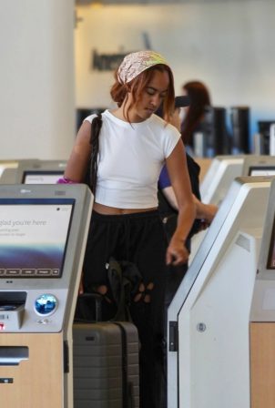 Malia Obama - Seen While Departing for Los Angeles Airport
