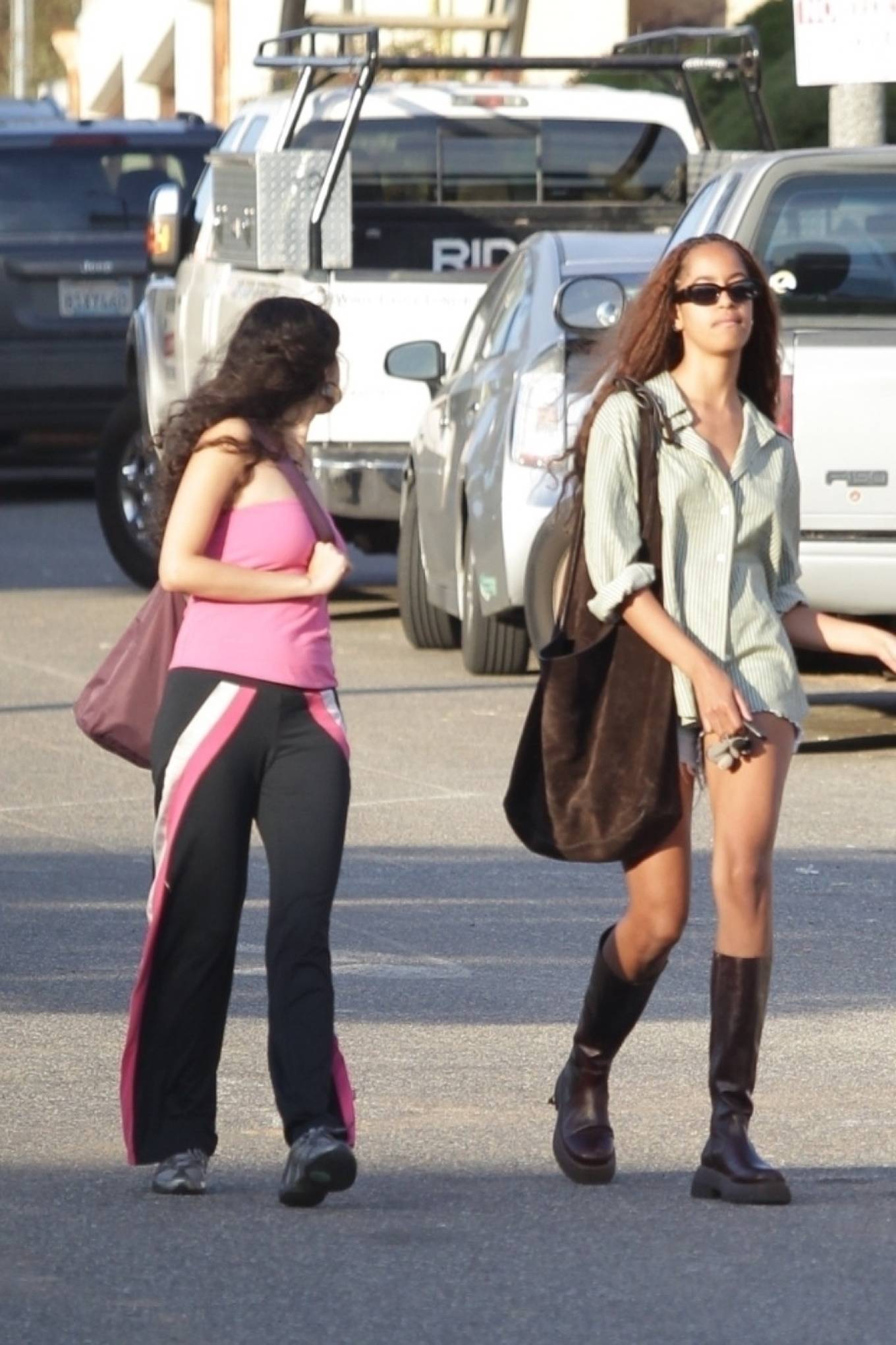 Malia Obama - Seen with a friends in Los Angeles