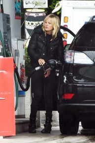 Malin Akerman - Filling up with Gas in Los Angeles